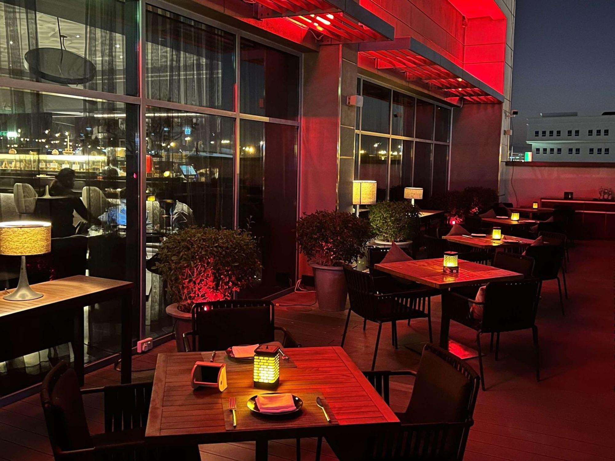 Novotel Muscat Airport Eksteriør bilde