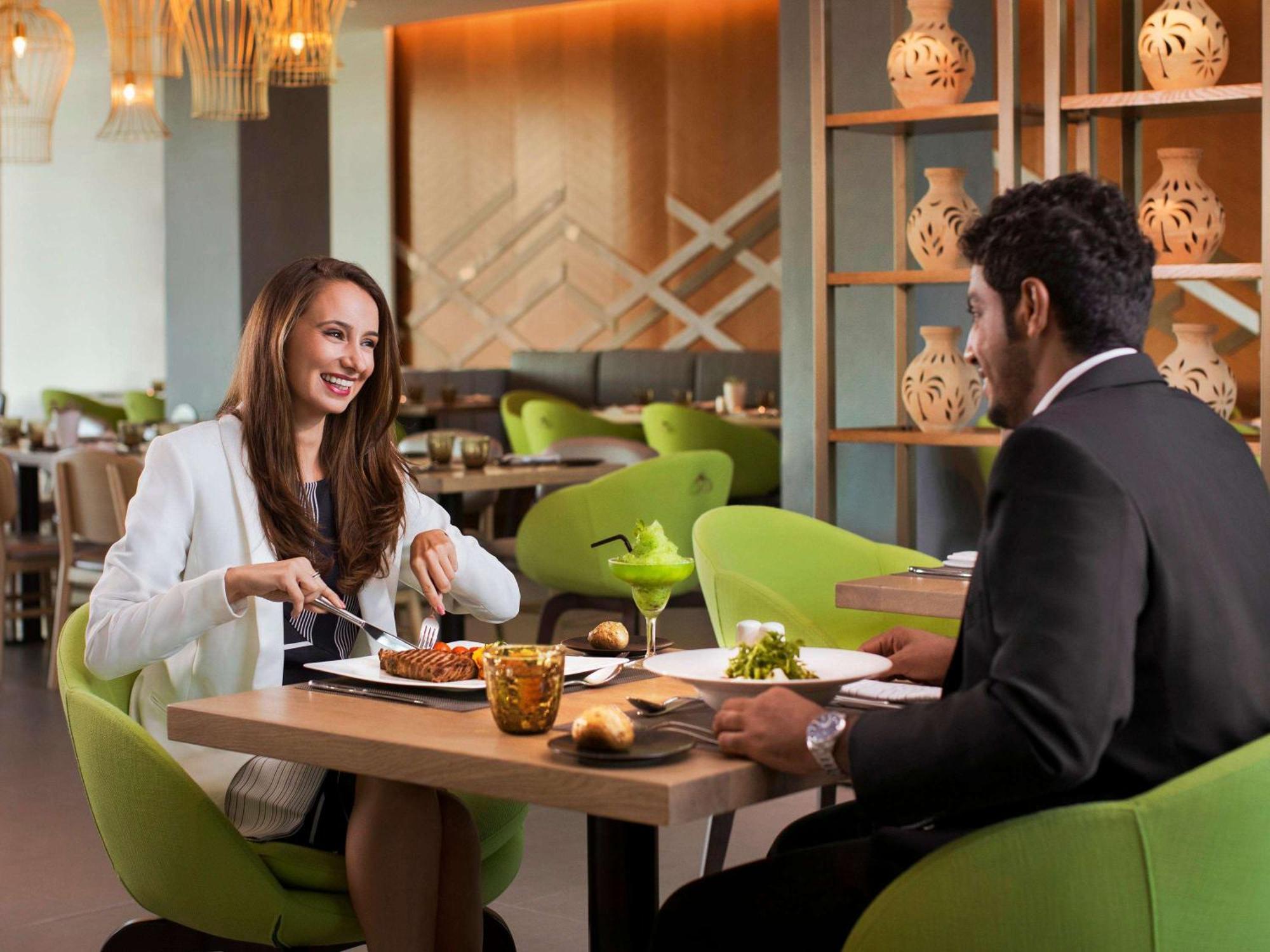 Novotel Muscat Airport Eksteriør bilde